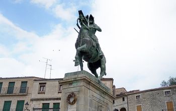 Statue von Francisco Pizarro