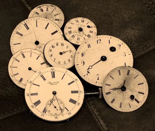 Alte Uhren: die Zeit tickt