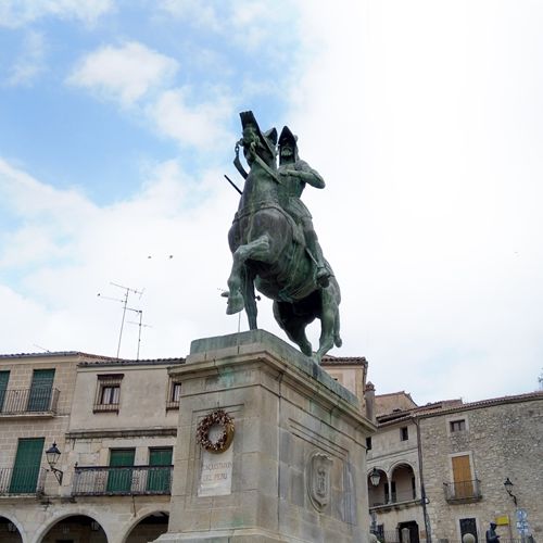 Statue von Francisco Pizarro