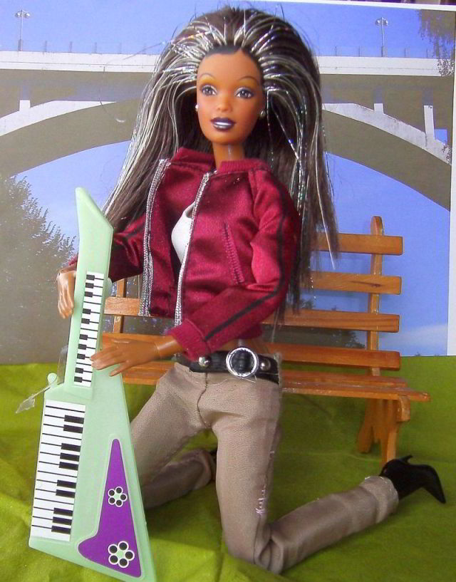 Barbie Marla Gitarrenspiel