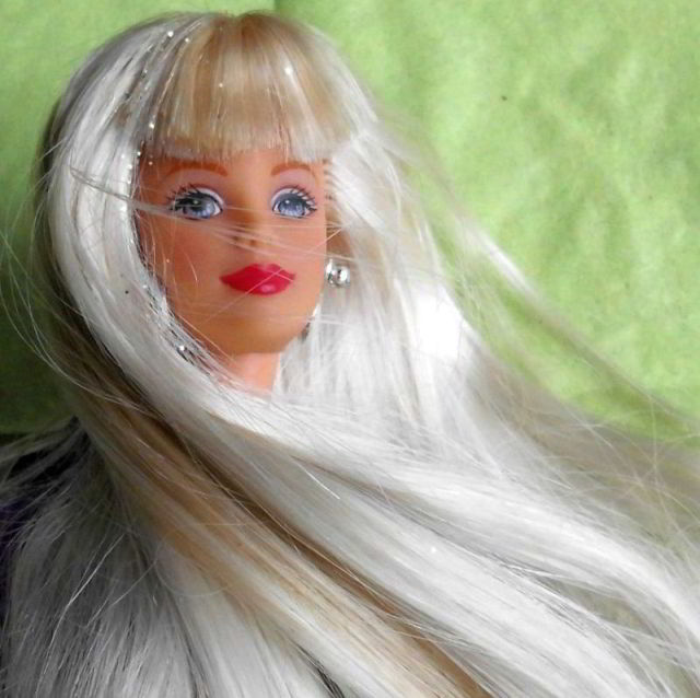 Barbie Tyra: Blonde lange Haare