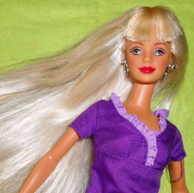 Barbie Tyra mit Ohrringen